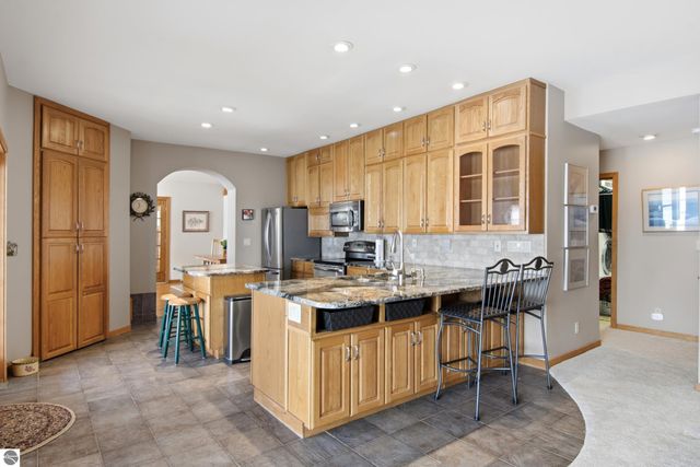 10 S Stony Point Road, Suttons Bay, MI 49682