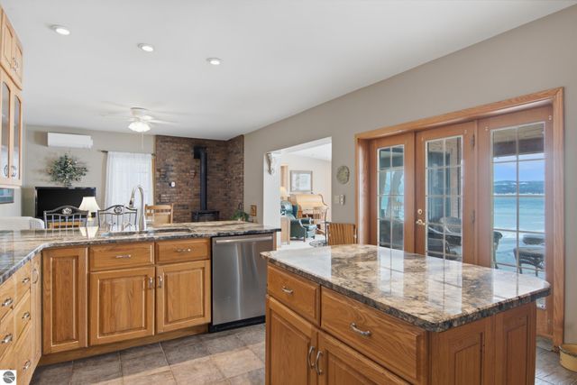 10 S Stony Point Road, Suttons Bay, MI 49682