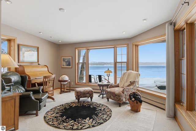 10 S Stony Point Road, Suttons Bay, MI 49682