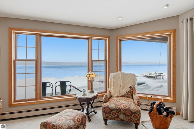 10 S Stony Point Road, Suttons Bay, MI 49682