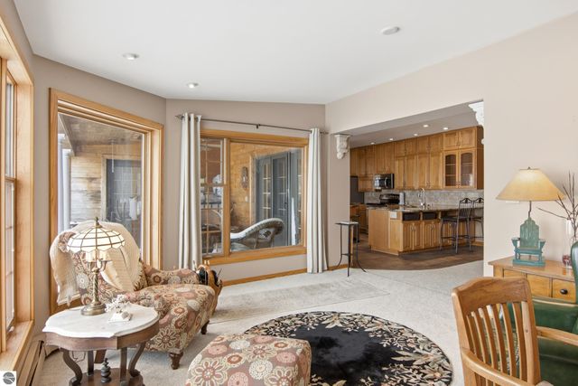 10 S Stony Point Road, Suttons Bay, MI 49682