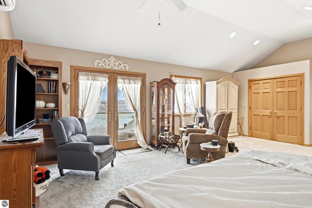 10 S Stony Point Road, Suttons Bay, MI 49682