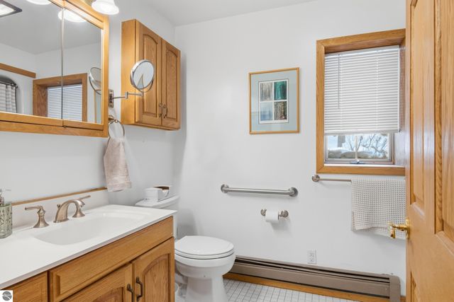 10 S Stony Point Road, Suttons Bay, MI 49682