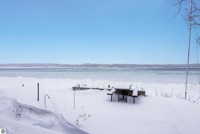 10 S Stony Point Road, Suttons Bay, MI 49682