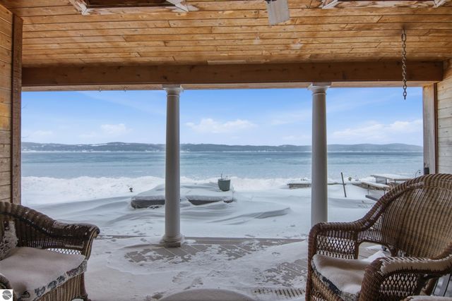 10 S Stony Point Road, Suttons Bay, MI 49682