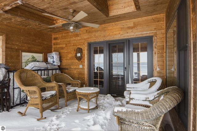 10 S Stony Point Road, Suttons Bay, MI 49682