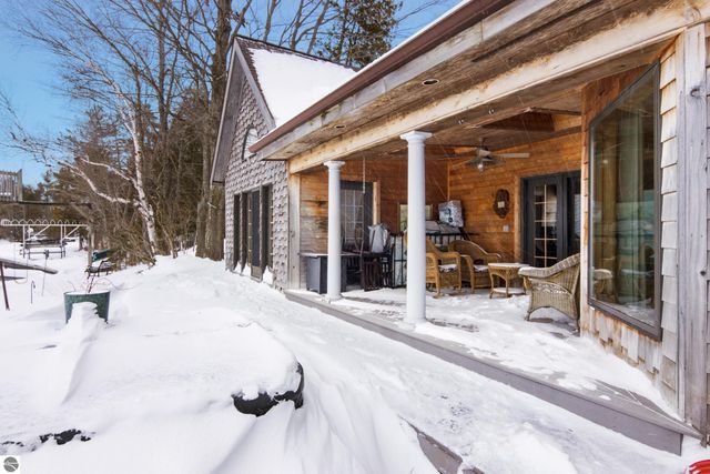 10 S Stony Point Road, Suttons Bay, MI 49682