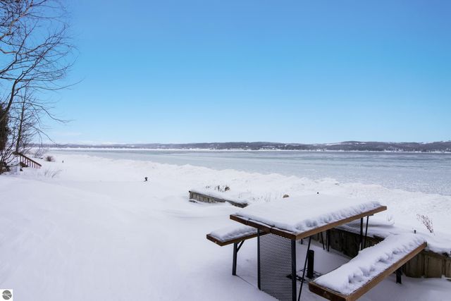 10 S Stony Point Road, Suttons Bay, MI 49682