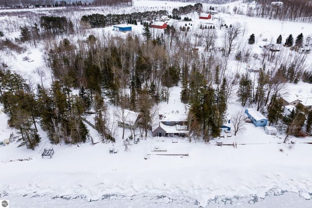 10 S Stony Point Road, Suttons Bay, MI 49682