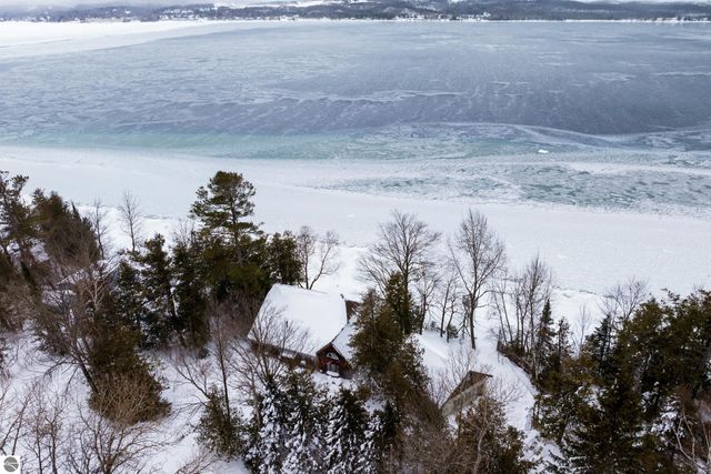 10 S Stony Point Road, Suttons Bay, MI 49682