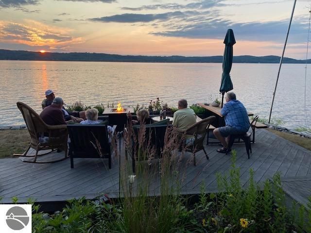 10 S Stony Point Road, Suttons Bay, MI 49682