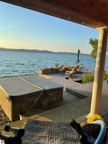 10 S Stony Point Road, Suttons Bay, MI 49682