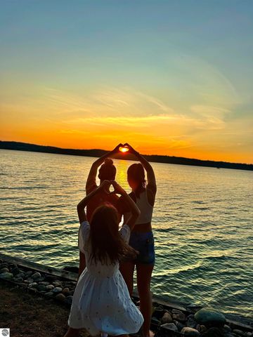 10 S Stony Point Road, Suttons Bay, MI 49682