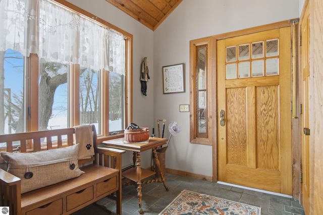 10 S Stony Point Road, Suttons Bay, MI 49682