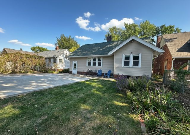 1914 40th Place, Des Moines, IA 50310