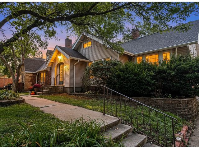 1914 40th Place, Des Moines, IA 50310