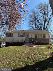 7717 FISHER DR, Falls Church, VA 22043