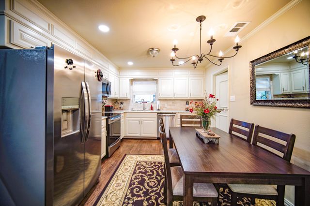 128 Oak Creek Street, Jacksboro, TX 76458