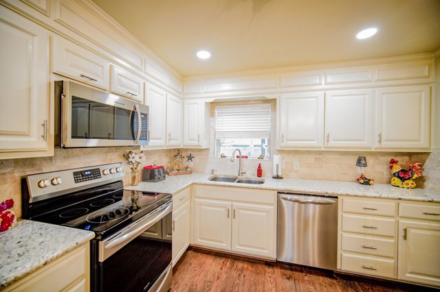 128 Oak Creek Street, Jacksboro, TX 76458