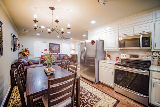 128 Oak Creek Street, Jacksboro, TX 76458