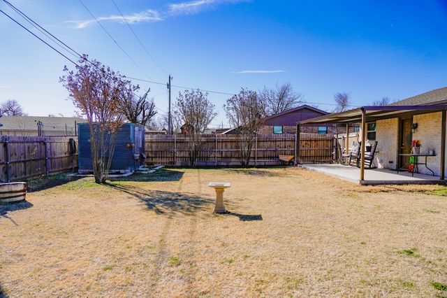 128 Oak Creek Street, Jacksboro, TX 76458