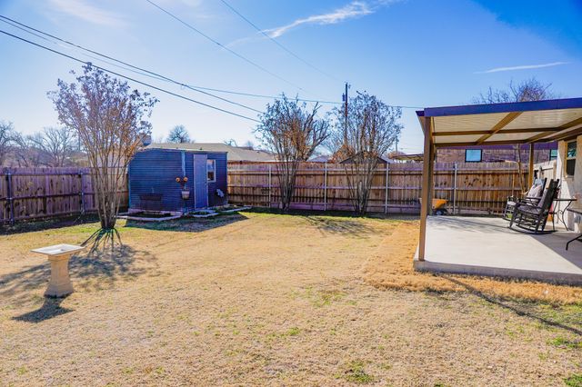 128 Oak Creek Street, Jacksboro, TX 76458