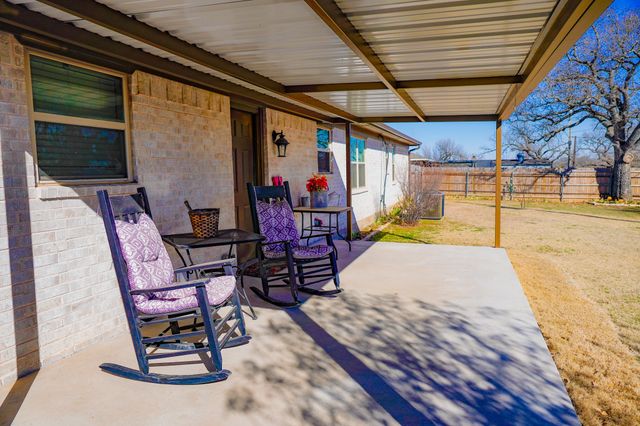 128 Oak Creek Street, Jacksboro, TX 76458