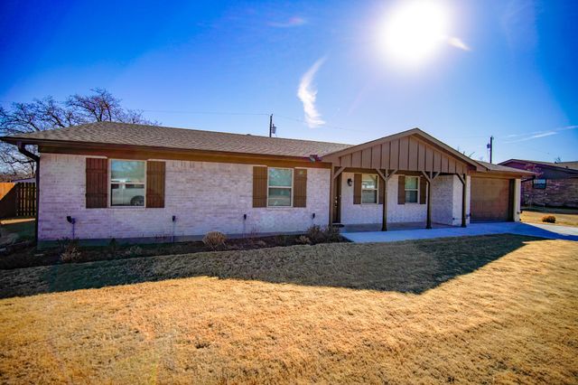 128 Oak Creek Street, Jacksboro, TX 76458