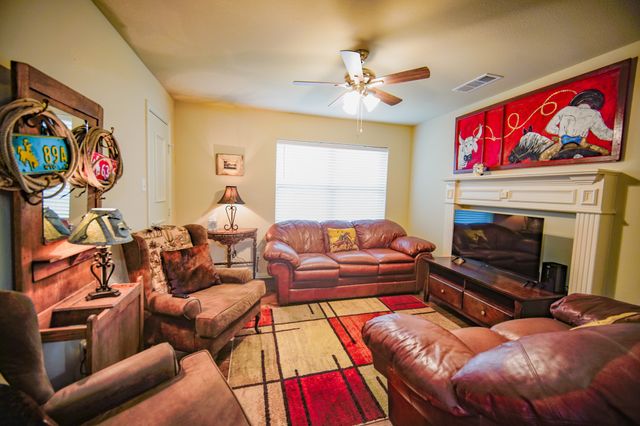 128 Oak Creek Street, Jacksboro, TX 76458