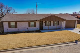 128 Oak Creek Street, Jacksboro, TX 76458