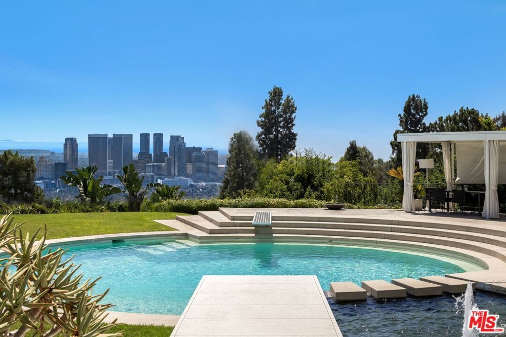 Image 11 of property listing at 1012 Wallace, Beverly Hills, CA 90210