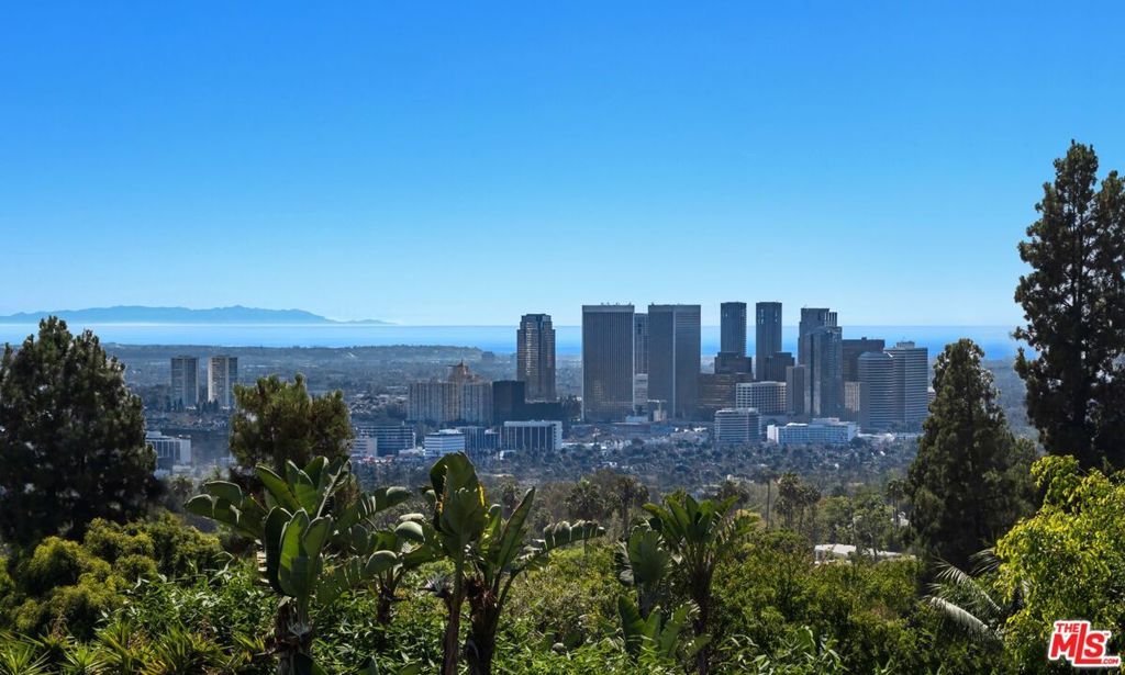 Image 12 of property listing at 1012 Wallace, Beverly Hills, CA 90210
