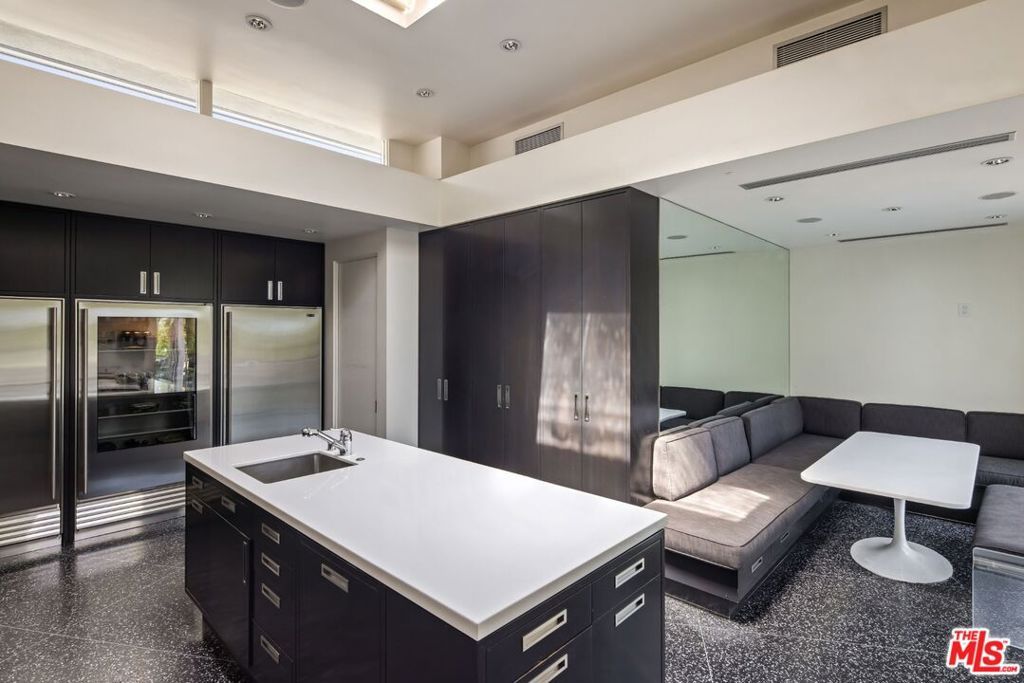 Image 17 of property listing at 1012 Wallace, Beverly Hills, CA 90210