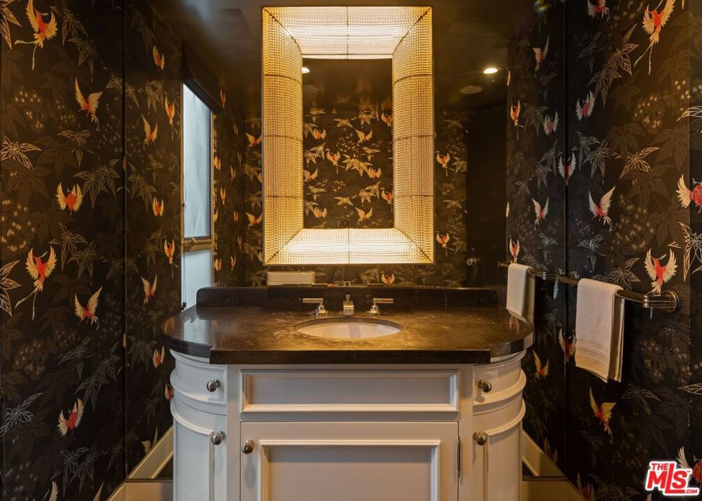 Image 19 of property listing at 1012 Wallace, Beverly Hills, CA 90210