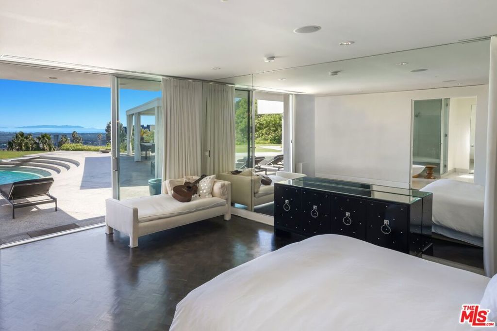Image 21 of property listing at 1012 Wallace, Beverly Hills, CA 90210