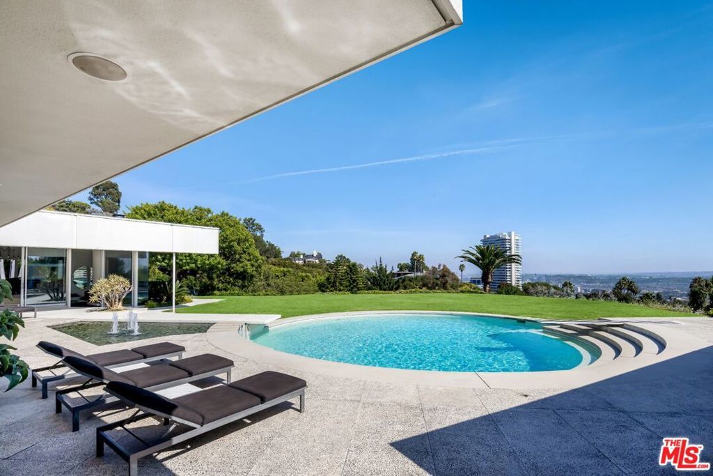 Image 22 of property listing at 1012 Wallace, Beverly Hills, CA 90210