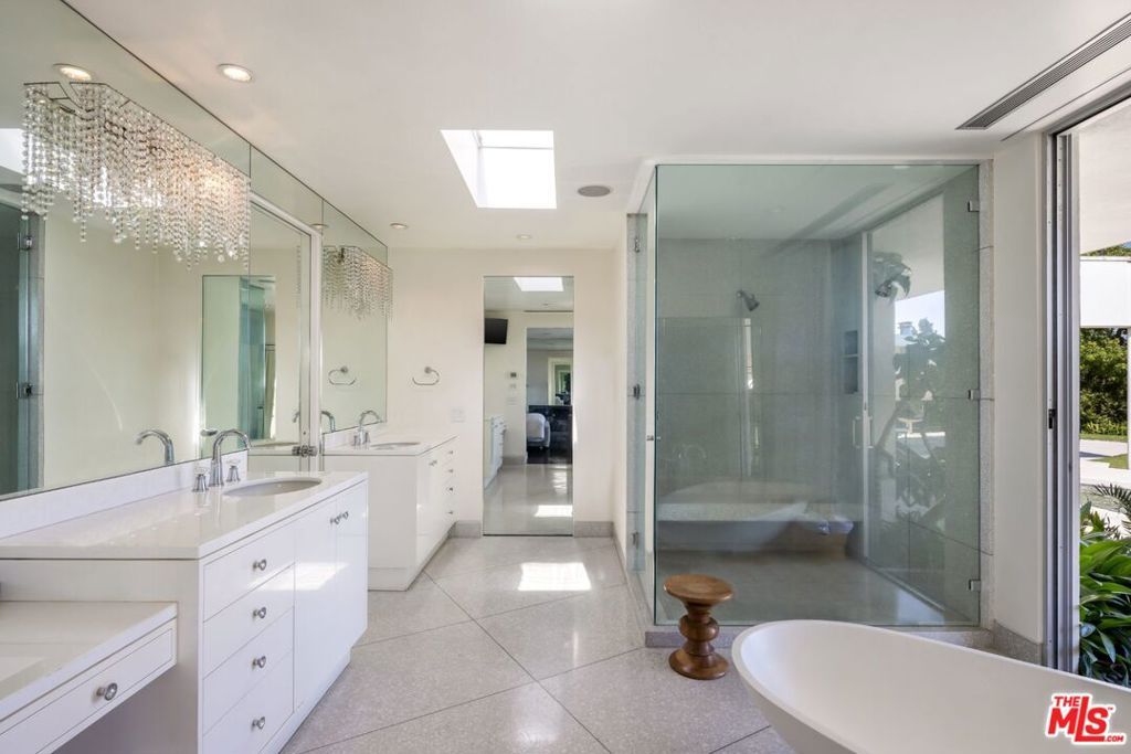 Image 23 of property listing at 1012 Wallace, Beverly Hills, CA 90210