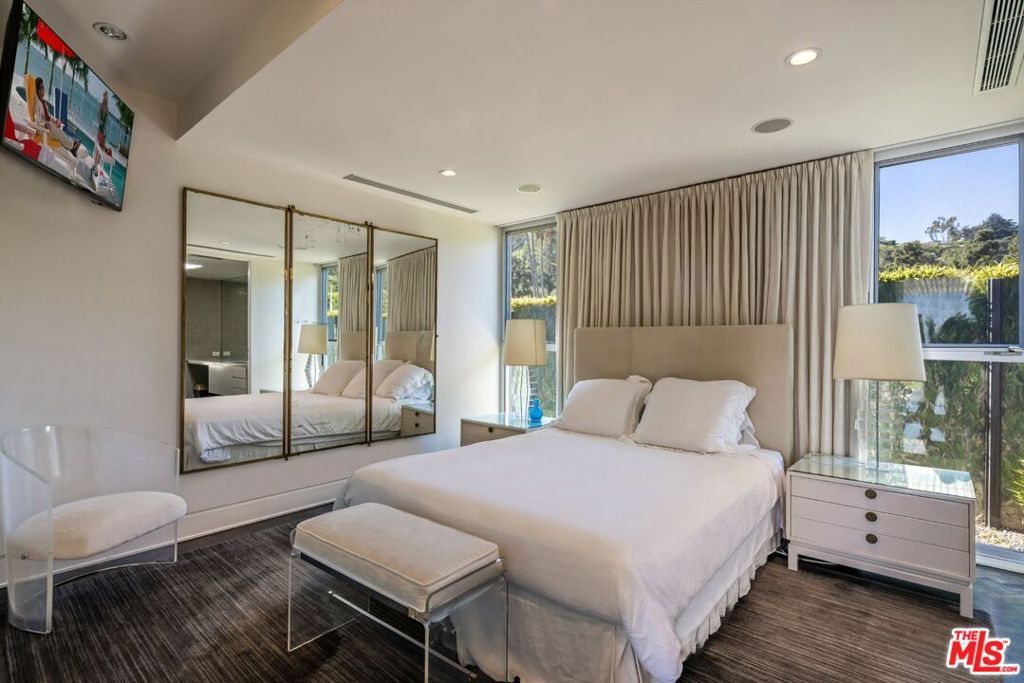 Image 25 of property listing at 1012 Wallace, Beverly Hills, CA 90210
