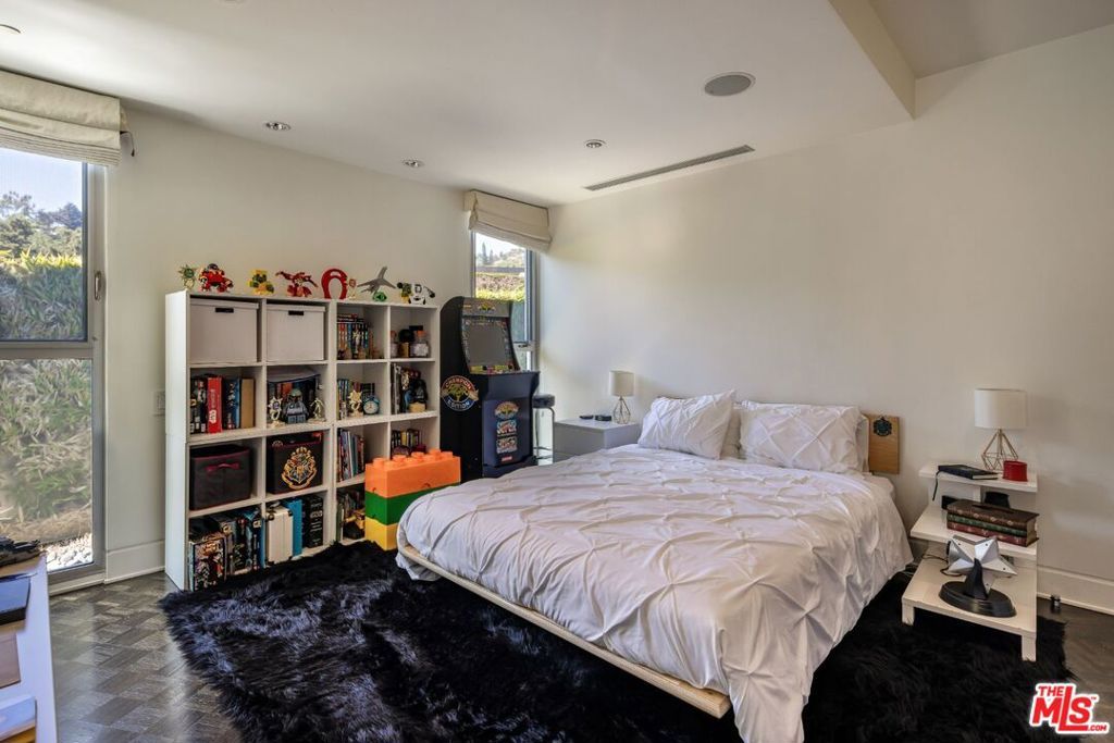 Image 28 of property listing at 1012 Wallace, Beverly Hills, CA 90210