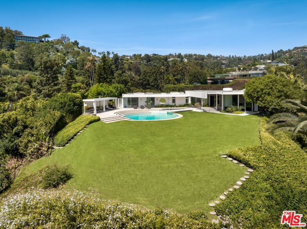 Image 32 of property listing at 1012 Wallace, Beverly Hills, CA 90210