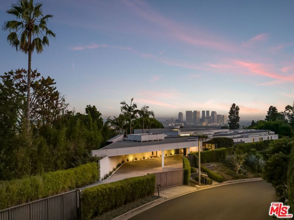 Image 34 of property listing at 1012 Wallace, Beverly Hills, CA 90210