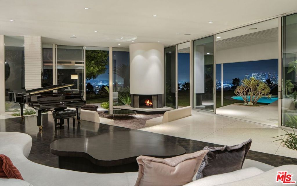 Image 35 of property listing at 1012 Wallace, Beverly Hills, CA 90210