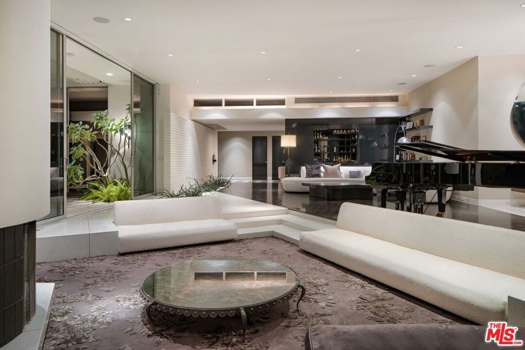 Image 37 of property listing at 1012 Wallace, Beverly Hills, CA 90210
