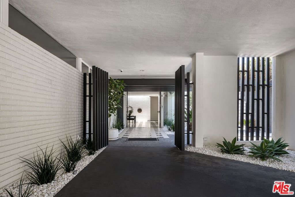 Image 4 of property listing at 1012 Wallace, Beverly Hills, CA 90210