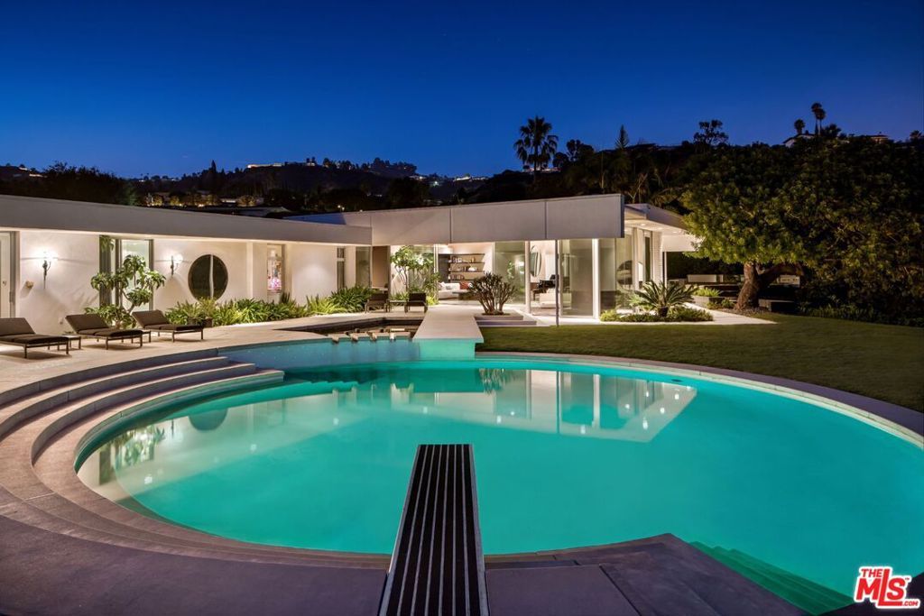 Image 40 of property listing at 1012 Wallace, Beverly Hills, CA 90210