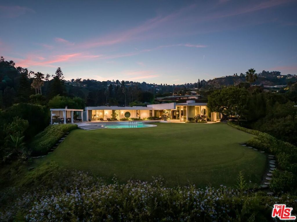 Image 41 of property listing at 1012 Wallace, Beverly Hills, CA 90210