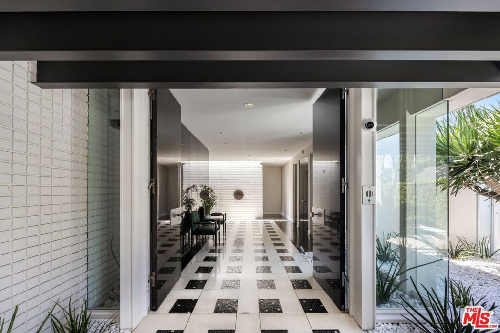 Image 6 of property listing at 1012 Wallace, Beverly Hills, CA 90210