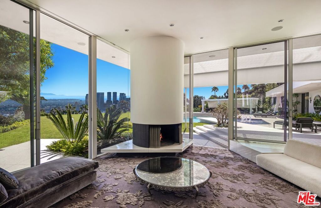 Image 8 of property listing at 1012 Wallace, Beverly Hills, CA 90210