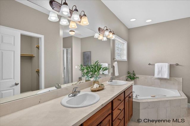 933 FEATHER RIDGE, Cheyenne, WY 82009