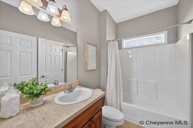 933 FEATHER RIDGE, Cheyenne, WY 82009